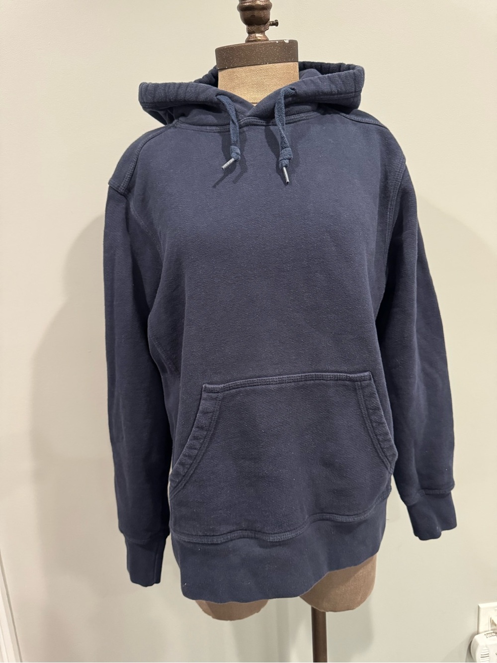 The Game Men's Navy Pullover Hoodie size L-